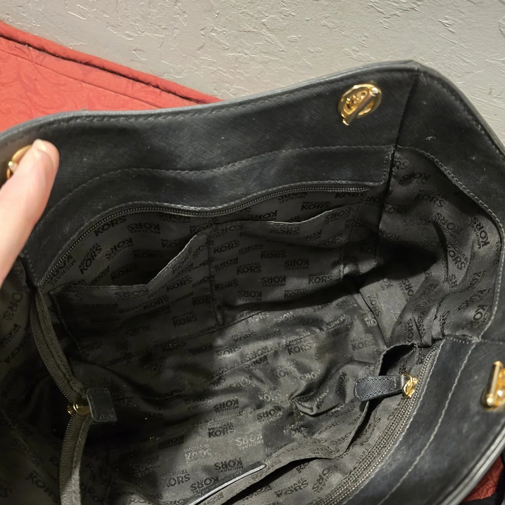 Michael Kors Black Shoulder Bag with Gold Chain - Picture 4 of 4